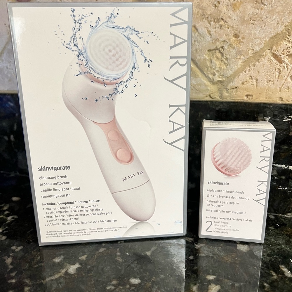 Skinvigorate Facial Cleanser Tool with 2 replacement brushes